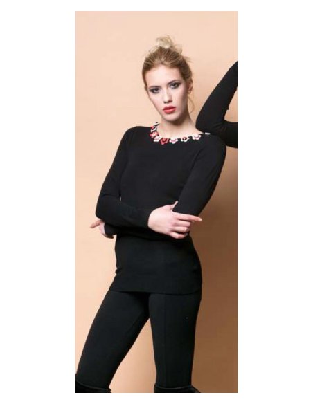 MAGLIA CON APPLICAZIONI COLLO