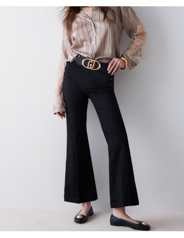 PANTALONI FLARE CON BOTTONI LOGATI